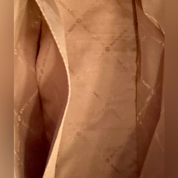 Michael Kors Selma Bag, Medium - Picture 6 of 10